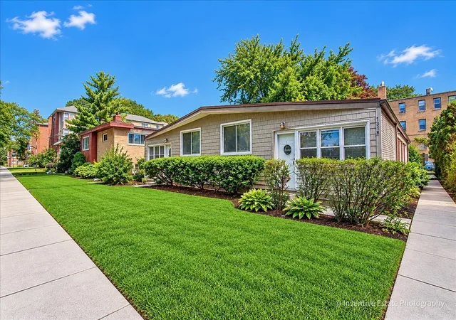 Listing Photo 5 - Condo for sale in building located at 131 Callan Ave, Evanston, IL 60202