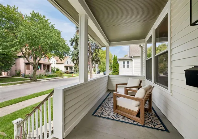 Photo 3 of Single family home for sale at 528 Ferdinand Ave, Forest Park, IL 60130 | MLS# 12769313 | Listing updated on 2026-09-30