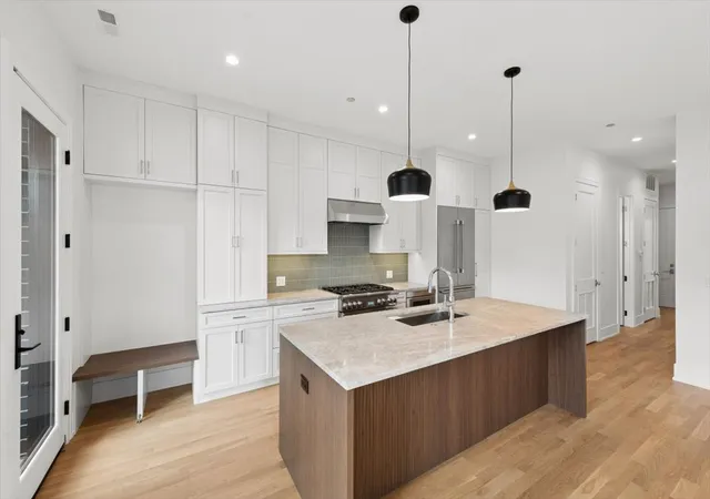 Listing Photo 3 - Condo for sale in building located at 3820 N Damen Ave, Chicago, IL 60618 - Unit #2