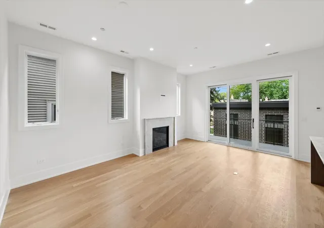 Listing Photo 5 - Condo for sale in building located at 3820 N Damen Ave, Chicago, IL 60618 - Unit #2