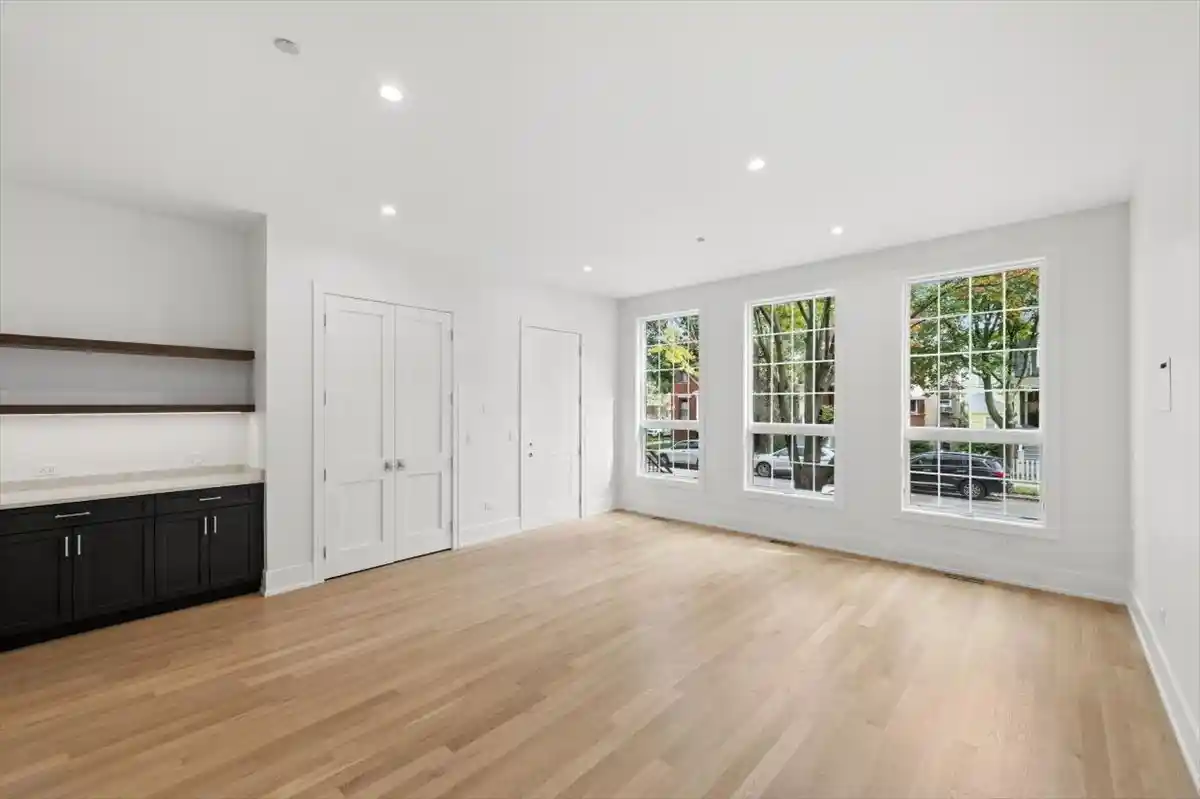 Listing Photo 2 - Condo for sale in 3820 N Damen Ave located at 3820 N Damen Ave, Chicago, IL 60618 - Unit 3820 N Damen Ave