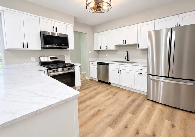 Photo 3 of Single family home for sale at 370 Karen Dr, Bourbonnais, IL 60914 | MLS# 12769355 | Listing updated on 2026-10-01