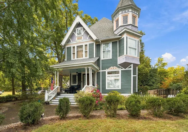 Photo 2 of Single family home for sale at 301 W High St, Anna, IL 62906 | MLS# 12769384 | Listing updated on 2026-10-06
