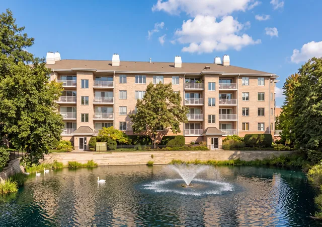 Listing Photo 2 - Condo for sale in building located at 1761 Pavilion Wy, Park Ridge, IL 60068 - Unit #308