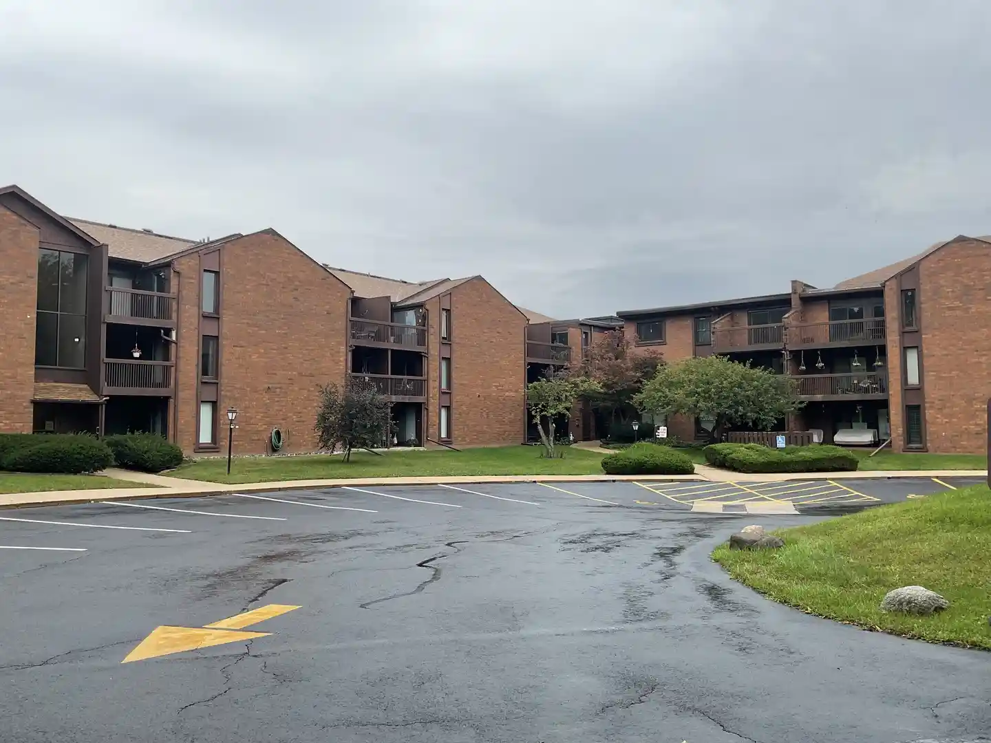 Listing Photo 1 - Condo for sale in 2929 Sunnyside Dr located at 2929 Sunnyside Dr, Rockford, IL 61114 - Unit #127B