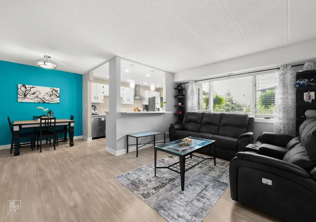 Listing Photo 3 - Condo for sale in building located at 10572 S Palos Pl, Palos Hills, IL 60465 - Unit #D