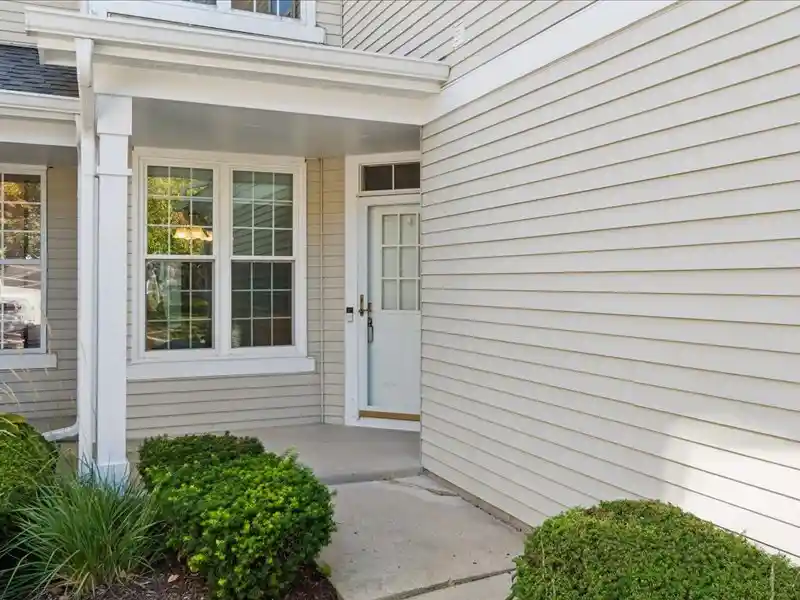 Listing Photo 2 - Condo for sale in 980 Sheridan Cir located at 980 Sheridan Cir, Naperville, IL 60563 - Unit #980
