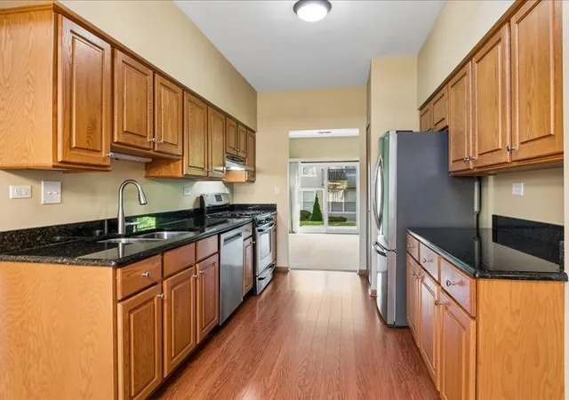 Listing Photo 5 - Condo for sale in building located at 980 Sheridan Cir, Naperville, IL 60563 - Unit #980