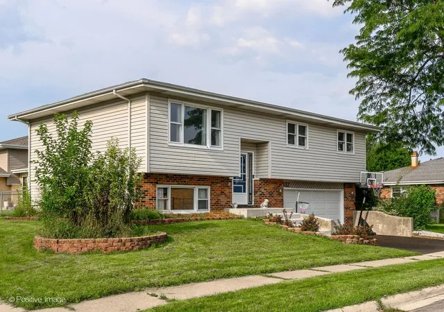 Single family home for sale at 557 Delaware Trl, Carol Stream, IL 60188 | MLS# 12769443