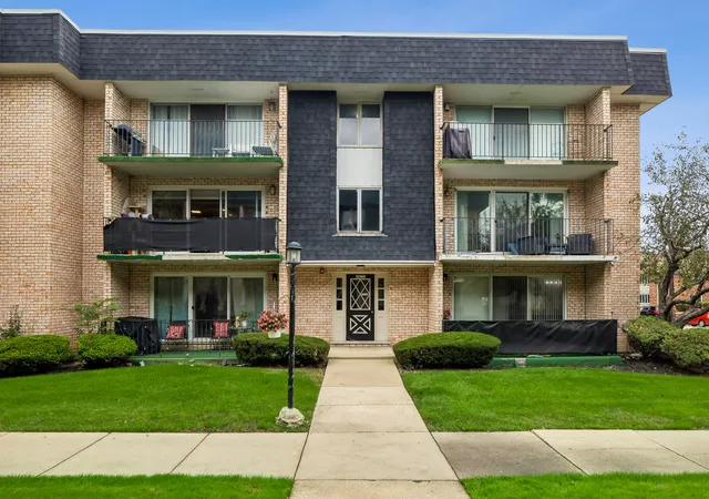Condo for sale at 10360 Parkside Ave #2B, Oak Lawn, IL 60453 | MLS# 12769451