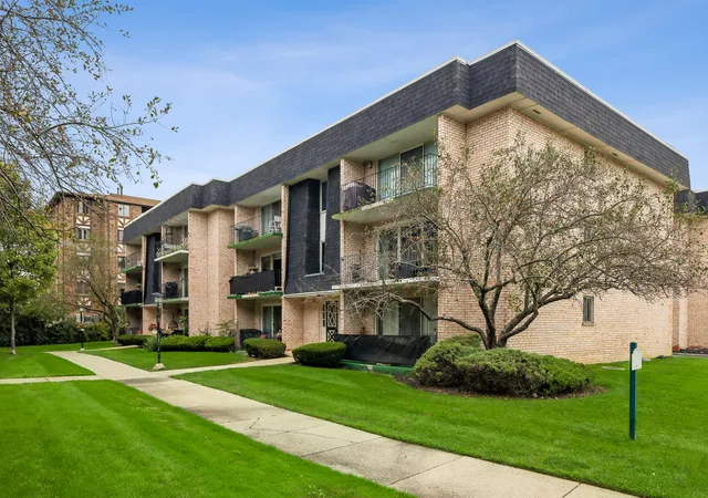 Photo 1 of Condo for sale at 10360 Parkside Ave #2B, Oak Lawn, IL 60453 | MLS# 12769451 | Listing updated on 2026-10-05