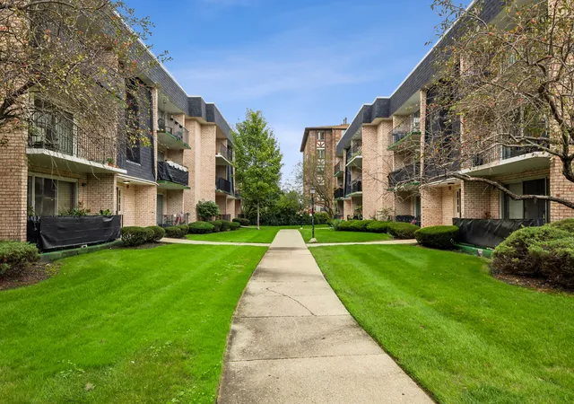 Photo 2 of Condo for sale at 10360 Parkside Ave #2B, Oak Lawn, IL 60453 | MLS# 12769451 | Listing updated on 2026-10-05
