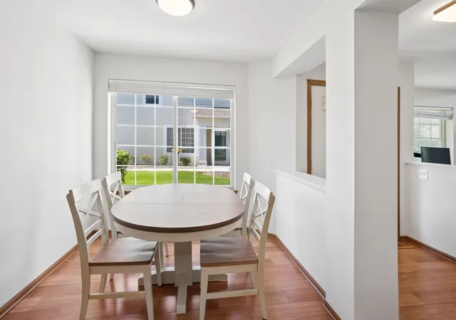 Listing Photo 5 - Condo for sale in building located at 1156 Westminster Ln, Elk Grove Village, IL 60007 - Unit #1156