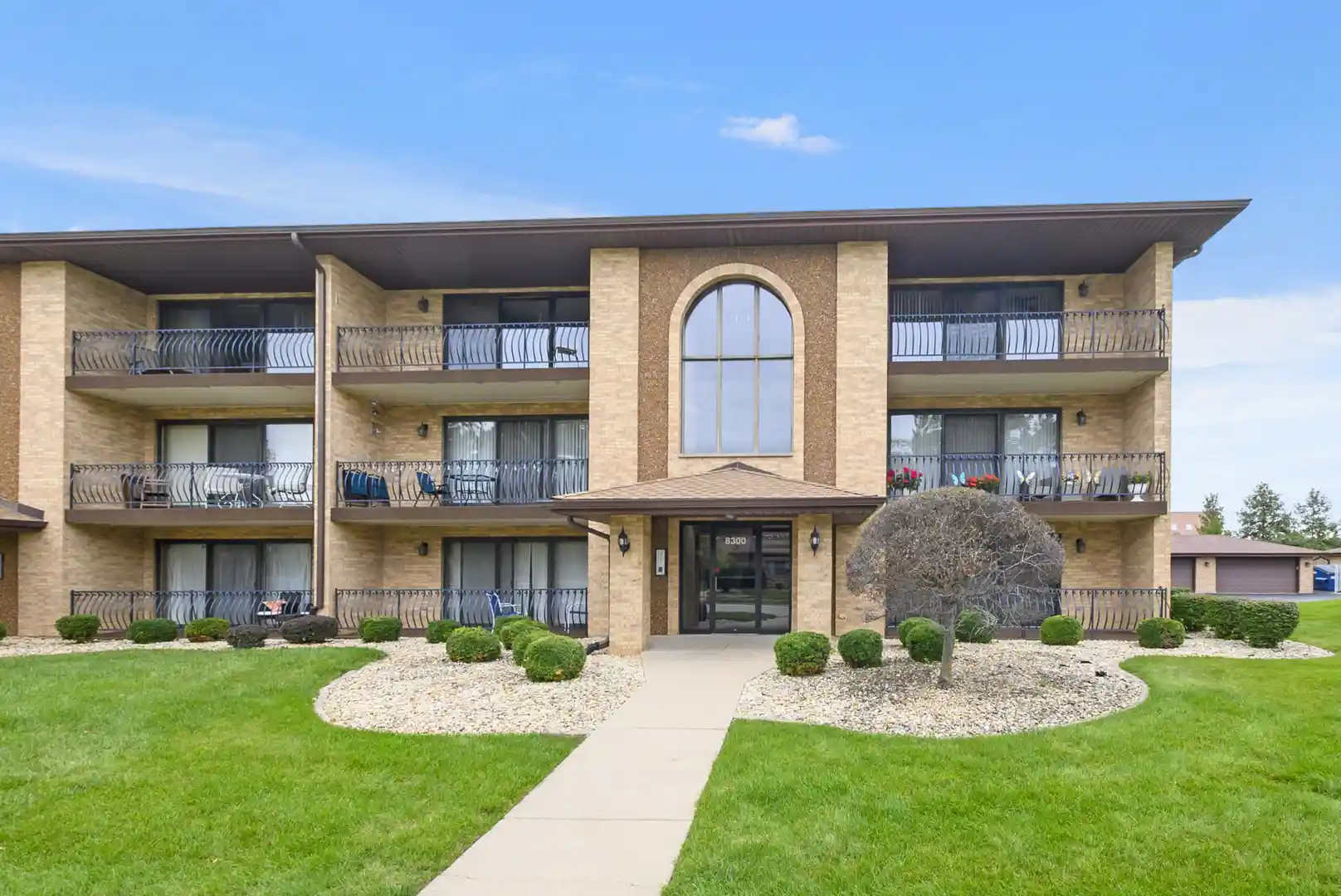 Listing Photo 2 - Condo for sale in 8300 160Th Pl located at 8300 160Th Pl, Tinley Park, IL 60477 - Unit #2E