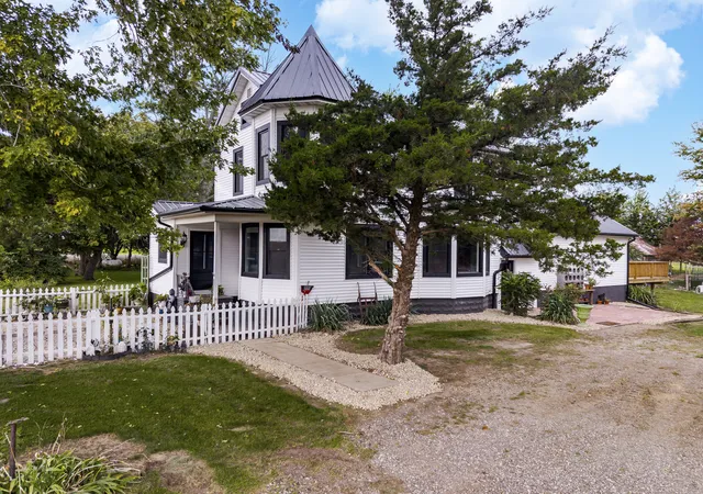 Photo 1 of Single family home for sale at 17292 East 300 N Rd, Heyworth, IL 61745 | MLS# 12769499 | Listing updated on 2026-10-08