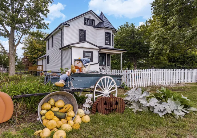 Photo 2 of Single family home for sale at 17292 East 300 N Rd, Heyworth, IL 61745 | MLS# 12769499 | Listing updated on 2026-10-08
