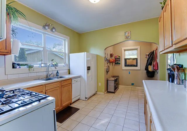 Photo 4 of Single family home for sale at 240 Norris St, West Chicago, IL 60185 | MLS# 12769500 | Listing updated on 2026-10-06