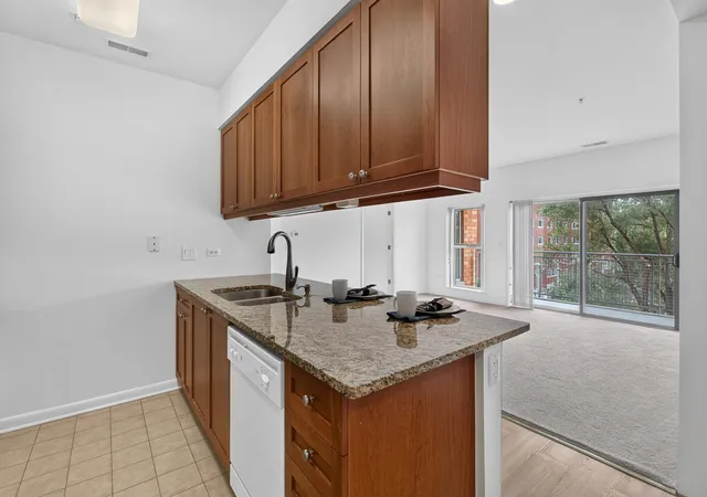Photo 3 of Condo for sale at 1572 Maple Ave #406, Evanston, IL 60201 | MLS# 12769514 | Listing updated on 2026-10-01