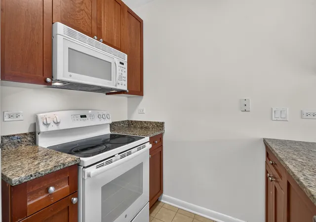 Photo 4 of Condo for sale at 1572 Maple Ave #406, Evanston, IL 60201 | MLS# 12769514 | Listing updated on 2026-10-01