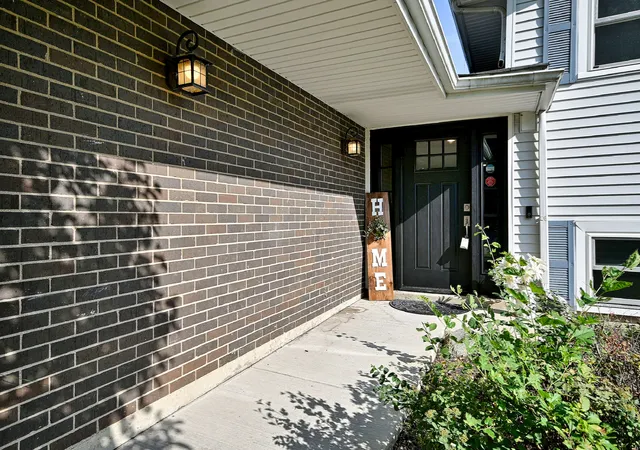 Photo 3 of Single family home for sale at 20w581 Glen Ct, Lombard, IL 60148 | MLS# 12769527 | Listing updated on 2026-09-25