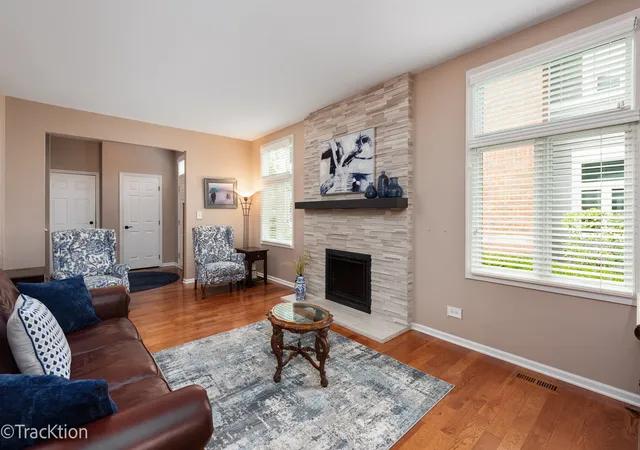 Photo 2 of Townhouse for sale at 4 Mashie Ct, Woodridge, IL 60517 | MLS# 12769559 | Listing updated on 2026-09-25
