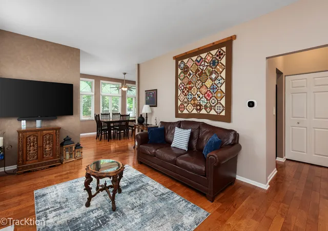 Photo 3 of Townhouse for sale at 4 Mashie Ct, Woodridge, IL 60517 | MLS# 12769559 | Listing updated on 2026-09-25
