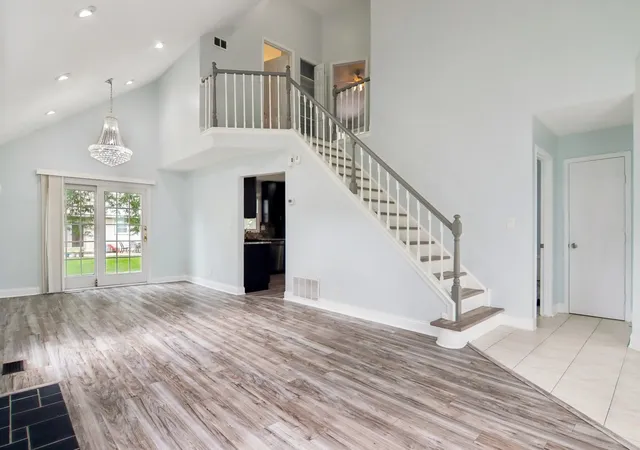 Photo 2 of Single family home for sale at 552 Delmar Ct, Elk Grove Village, IL 60007 | MLS# 12769562 | Listing updated on 2026-09-28