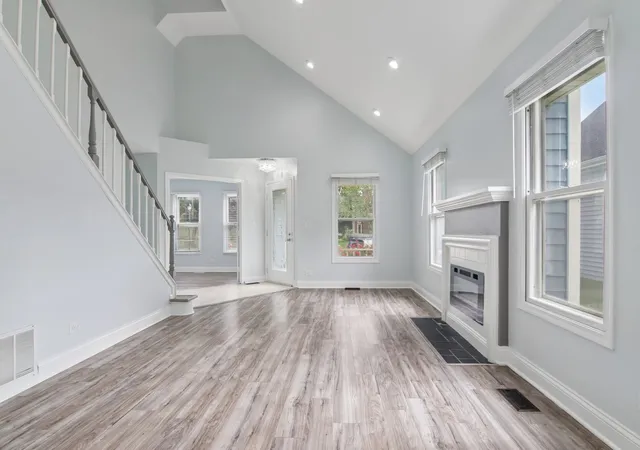 Photo 4 of Single family home for sale at 552 Delmar Ct, Elk Grove Village, IL 60007 | MLS# 12769562 | Listing updated on 2026-09-28