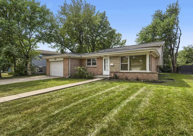 Single family home for sale at 918 S Owen St, Mount Prospect, IL 60056 | MLS# 12769581