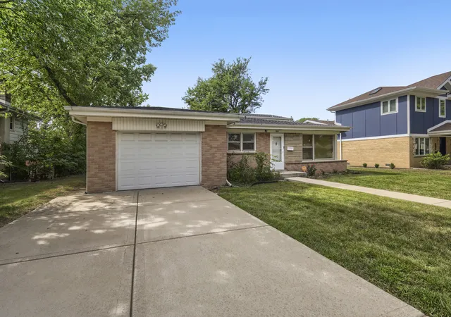 Photo 1 of Single family home for sale at 918 S Owen St, Mount Prospect, IL 60056 | MLS# 12769581 | Listing updated on 2026-09-25