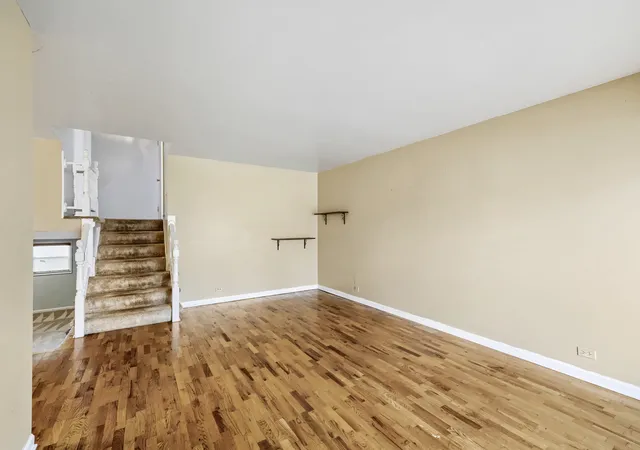 Photo 4 of Single family home for sale at 918 S Owen St, Mount Prospect, IL 60056 | MLS# 12769581 | Listing updated on 2026-09-25