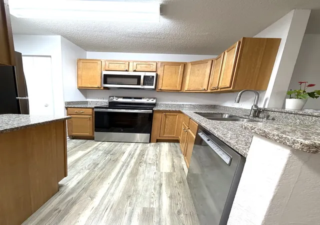 Listing Photo 5 - Condo for sale in building located at 2048 N Rand Rd, Palatine, IL 60074 - Unit #202