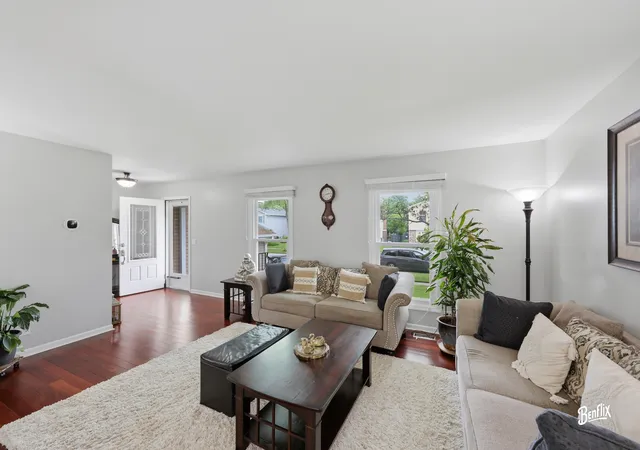 Photo 3 of Single family home for sale at 750 Dunhill Dr, Buffalo Grove, IL 60089 | MLS# 12769610 | Listing updated on 2026-09-25