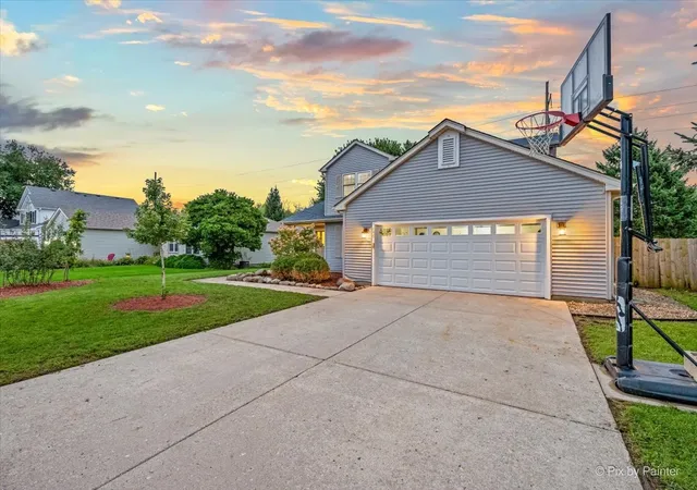 Photo 2 of Single family home for sale at 148 S Glenbrook Trl, Mc Henry, IL 60050 | MLS# 12769630 | Listing updated on 2026-09-25