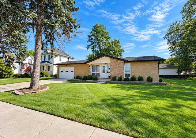 Photo 1 of Single family home for sale at 141 W Army Trl Blvd, Addison, IL 60101 | MLS# 12769640 | Listing updated on 2026-09-25