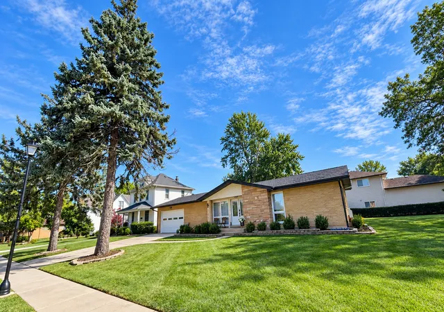 Photo 3 of Single family home for sale at 141 W Army Trl Blvd, Addison, IL 60101 | MLS# 12769640 | Listing updated on 2026-09-25
