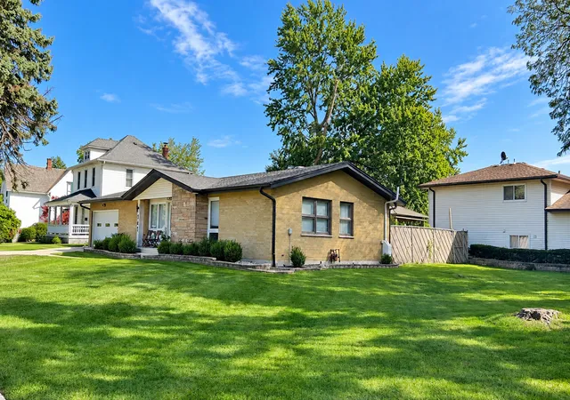 Photo 3 of Single family home for sale at 141 W Army Trl Blvd, Addison, IL 60101 | MLS# 12769640 | Listing updated on 2026-09-25