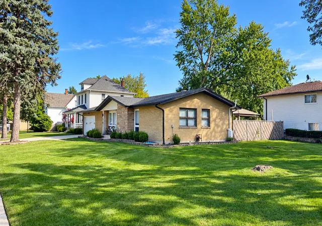 Photo 4 of Single family home for sale at 141 W Army Trl Blvd, Addison, IL 60101 | MLS# 12769640 | Listing updated on 2026-09-25