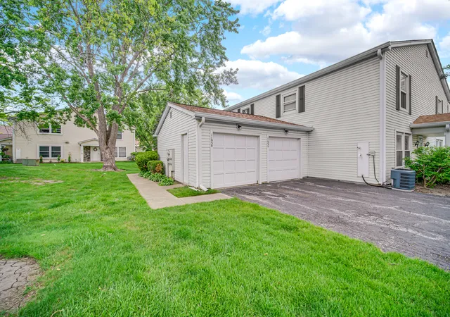 Photo 3 of Condo for sale at 1193 E Barberry Ln #B, Palatine, IL 60074 | MLS# 12769648 | Listing updated on 2026-10-12