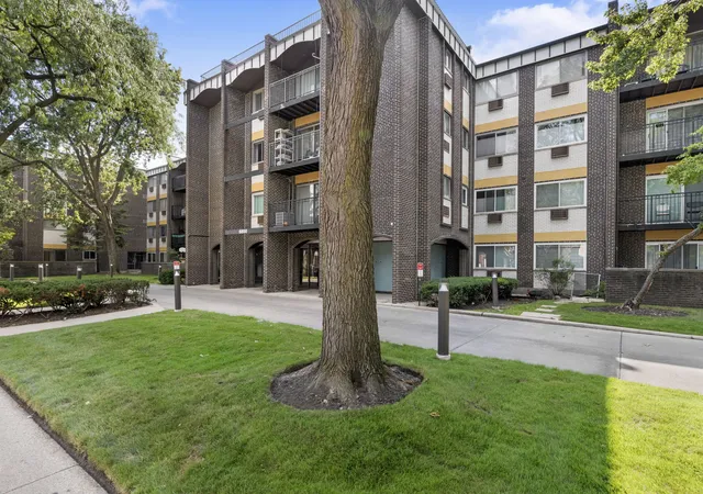 Condo for sale at 6800 N California Ave #4L, Chicago, IL 60645 | MLS# 12769665