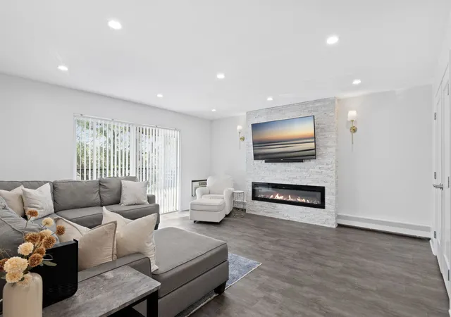 Photo 2 of Condo for sale at 6800 N California Ave #4L, Chicago, IL 60645 | MLS# 12769665 | Listing updated on 2026-09-25