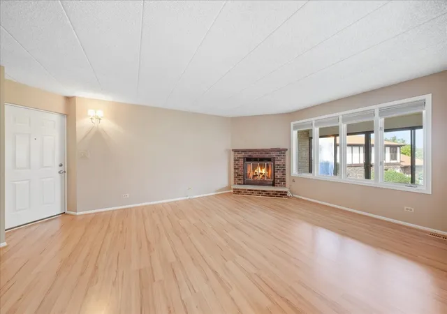 Listing Photo 3 - Condo for sale in building located at 9810 Mill Dr W, Palos Park, IL 60464 - Unit #E1