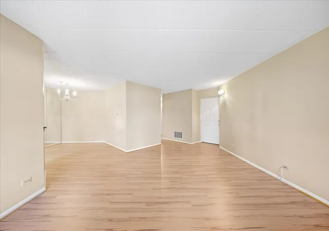 Listing Photo 4 - Condo for sale in building located at 9810 Mill Dr W, Palos Park, IL 60464 - Unit #E1