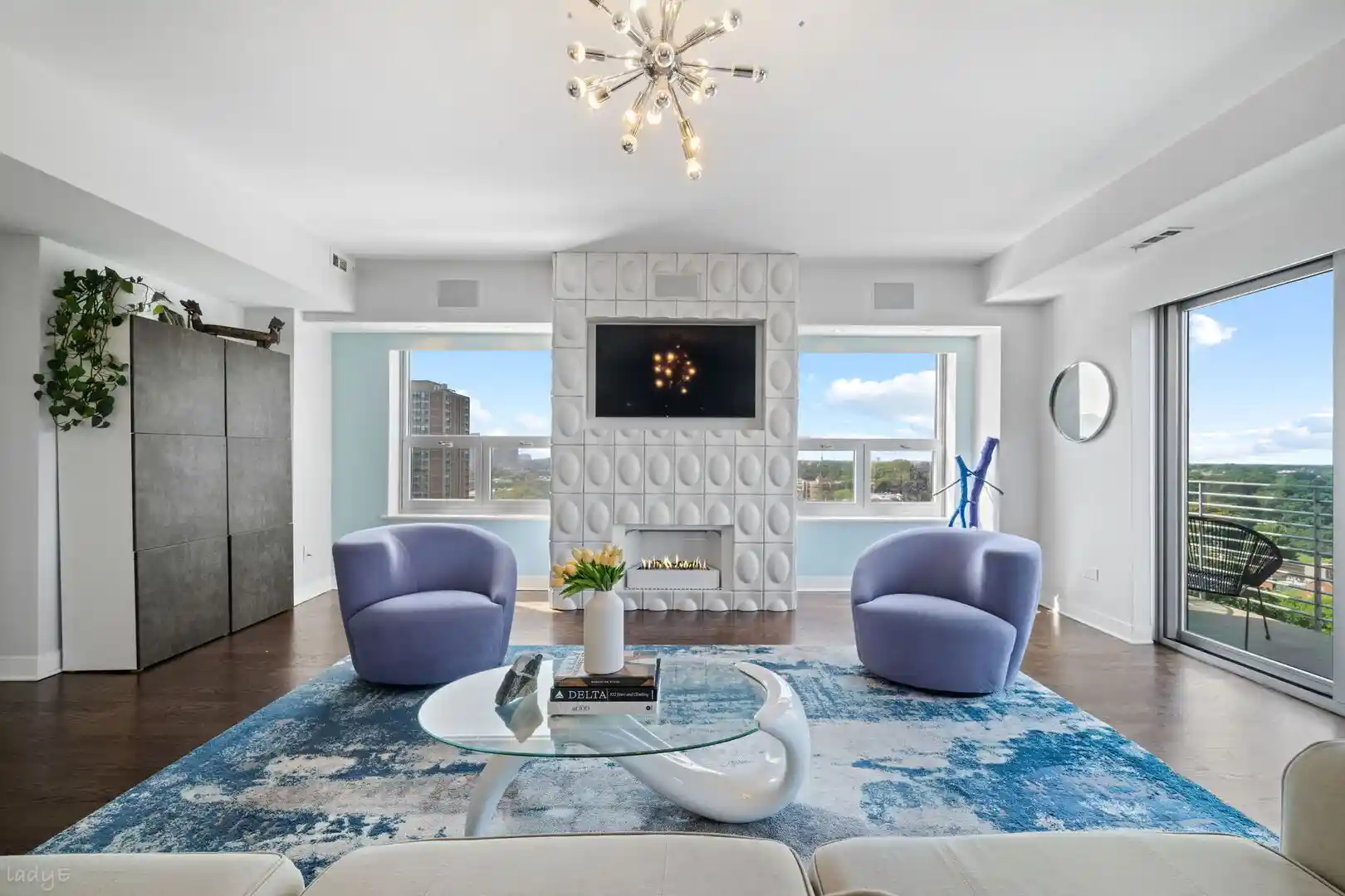 Listing Photo 2 - Condo for sale in 4350 N Broadway St located at 4350 N Broadway St, Chicago, IL 60613 - Unit #1002