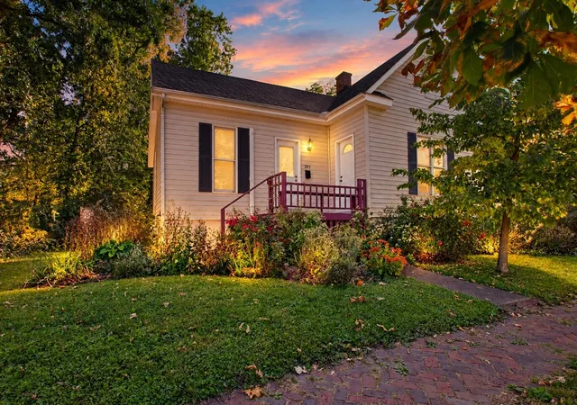 Photo 1 of Single family home for sale at 205 E Oregon St, Urbana, IL 61801 | MLS# 12769715 | Listing updated on 2026-10-22