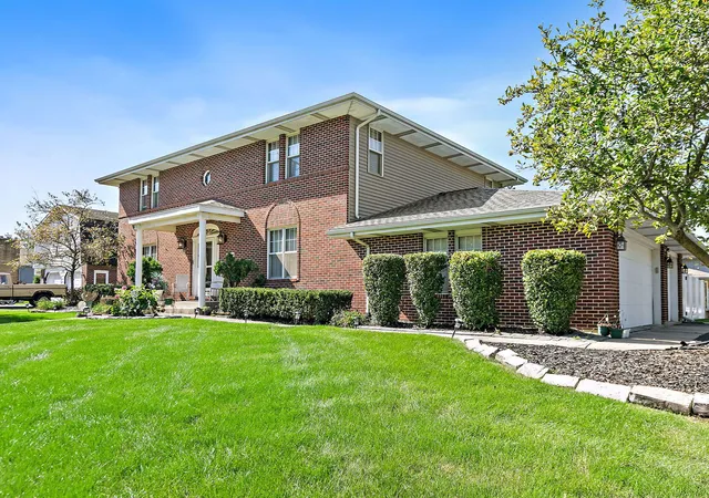 Photo 2 of Single family home for sale at 15410 Leclaire Ave, Oak Forest, IL 60452 | MLS# 12769719 | Listing updated on 2026-10-07