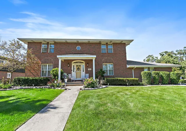 Photo 3 of Single family home for sale at 15410 Leclaire Ave, Oak Forest, IL 60452 | MLS# 12769719 | Listing updated on 2026-10-07