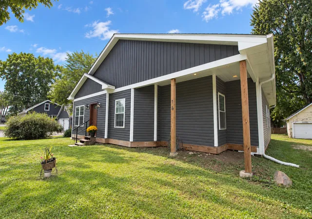 Photo 3 of Single family home for sale at 16 Grove St, Bristol, IL 60512 | MLS# 12769722 | Listing updated on 2026-10-04