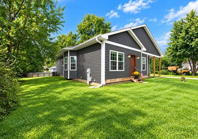 Photo 3 of Single family home for sale at 16 Grove St, Bristol, IL 60512 | MLS# 12769722 | Listing updated on 2026-10-04