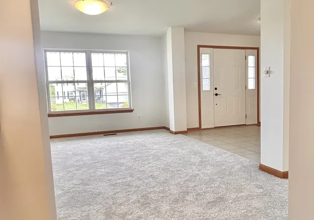 Photo 4 of Single family home for sale at 3499 White Oak Dr, De Kalb, IL 60115 | MLS# 12769735 | Listing updated on 2026-10-06